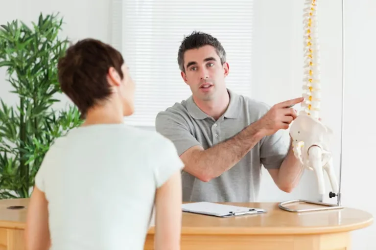 New patient consultation with a spine model