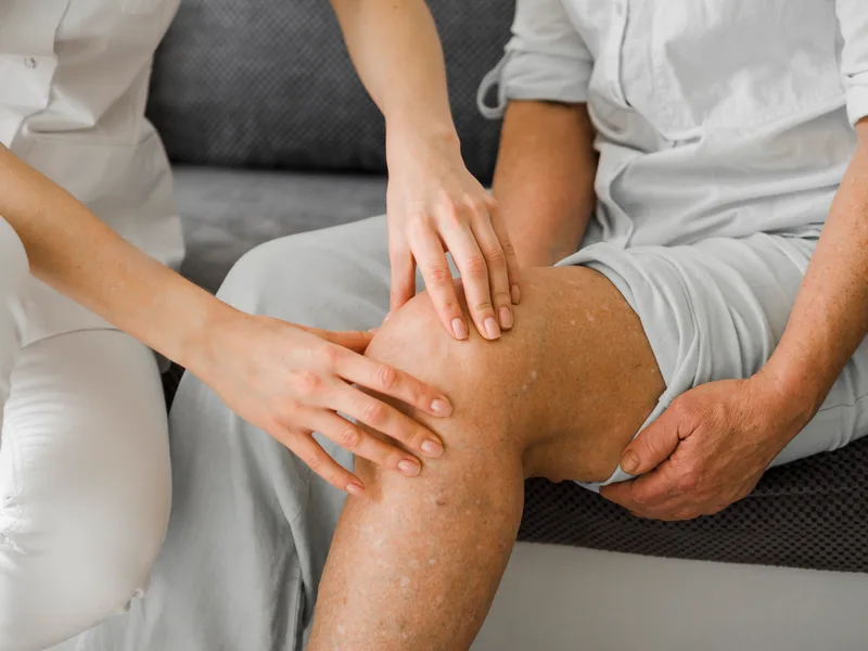 Chiropractic care for knee pain in Demo City